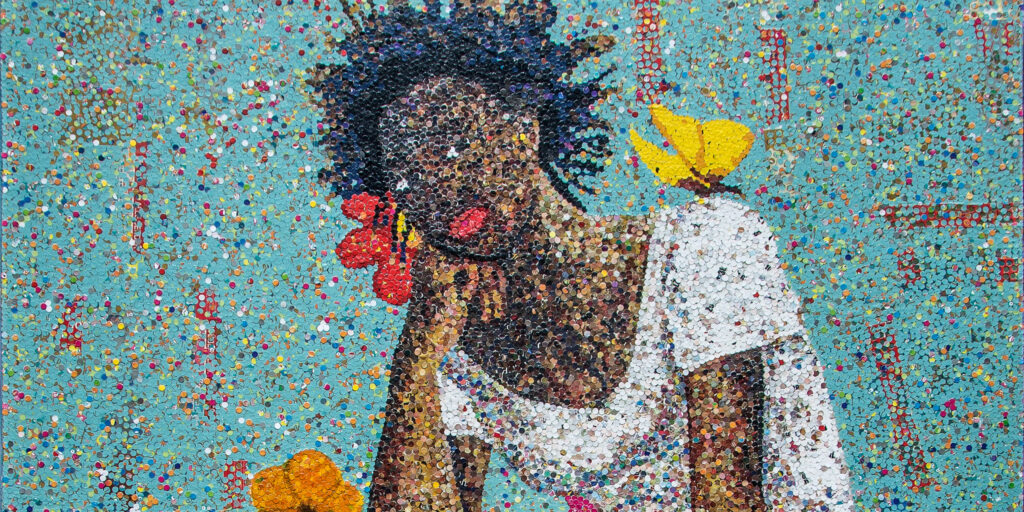 Das Kunstwerk zeigt eine schwarze Frau mit einem weißen Oberteil, Schmetterling und Blumen vor einem türkisblauem Hintergrund. Das Besondere an diesem Bild ist, dass es komplett aus Konfetti zusammengesetzt ist.